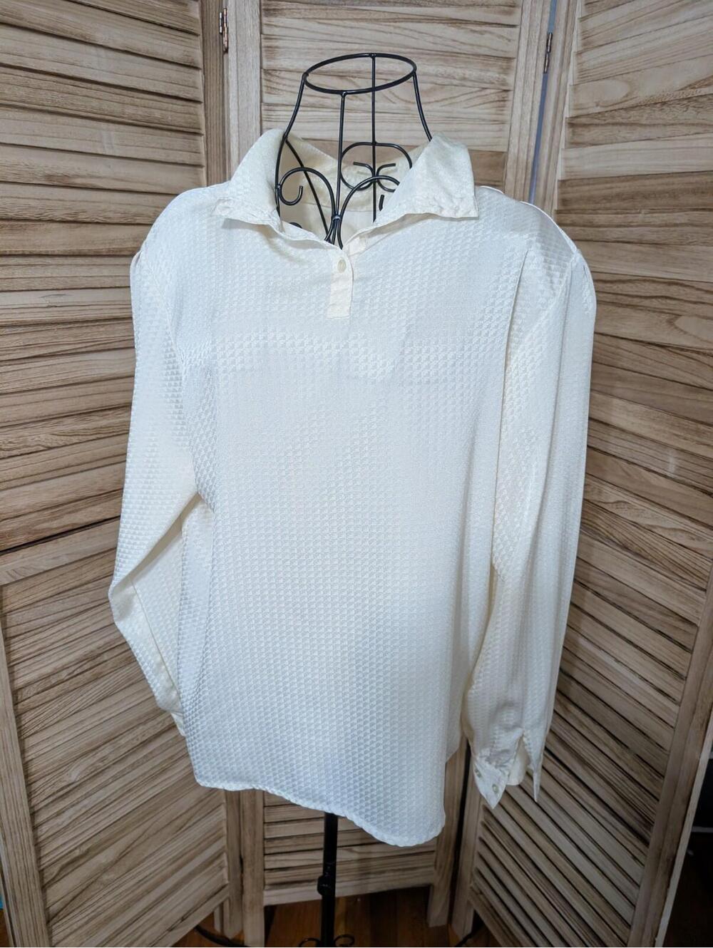 WOMAN'S TANJAY LONG SLEEVE/ BUTTON DOWN Off White TOP BLOUSE.SIZE 12
